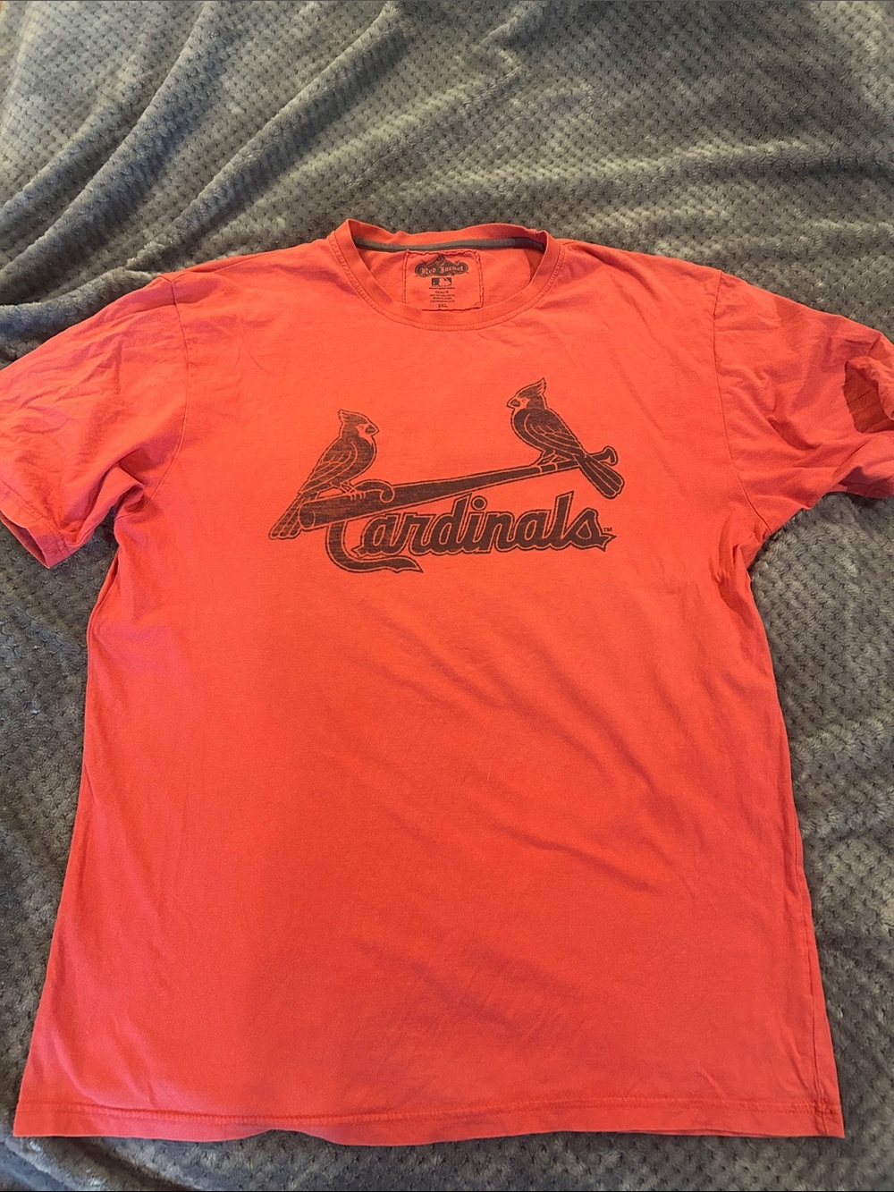 Perfect condition MLB St. Louis Cardinals retro look birds on the bat T-shirt